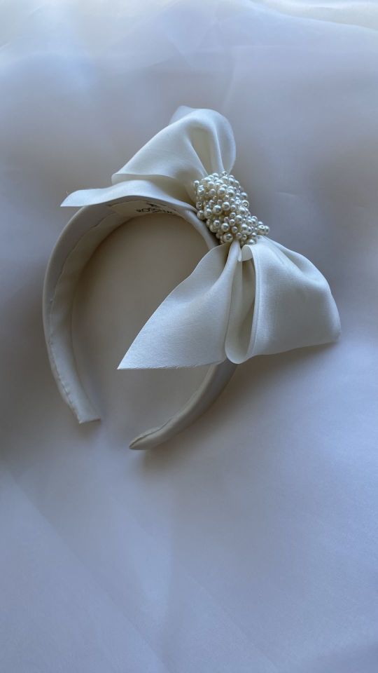 Hacimli Fiyonk İnci İşlemeli Taç