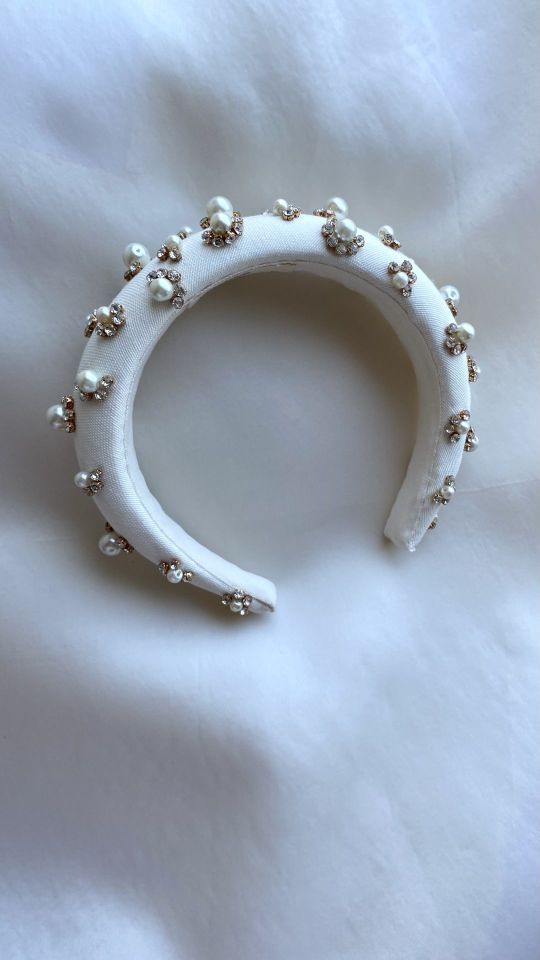 İnci Papatya İşlemeli Taç