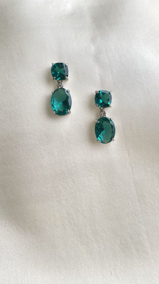 Yeşil Taşlı Oval Küpe