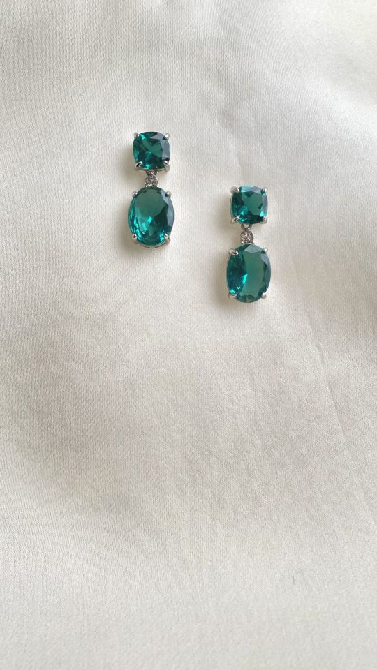 Yeşil Taşlı Oval Küpe