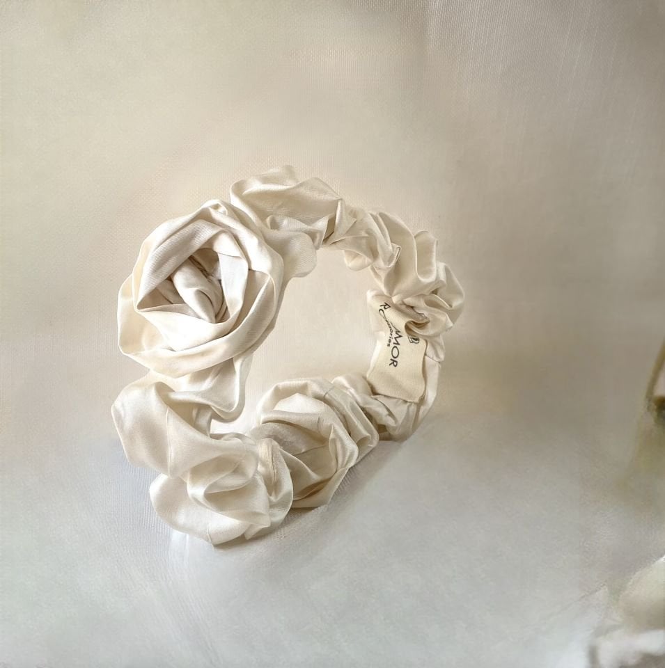 White Rose Gül Rozetli Scrunchie