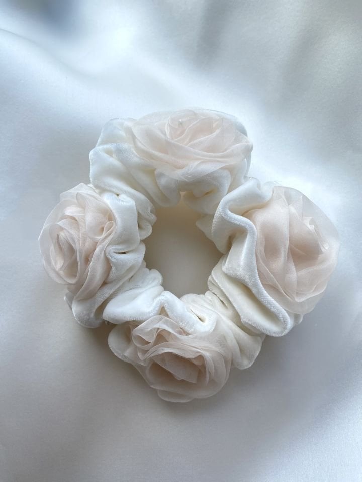 Gül Rozetli Scrunchie
