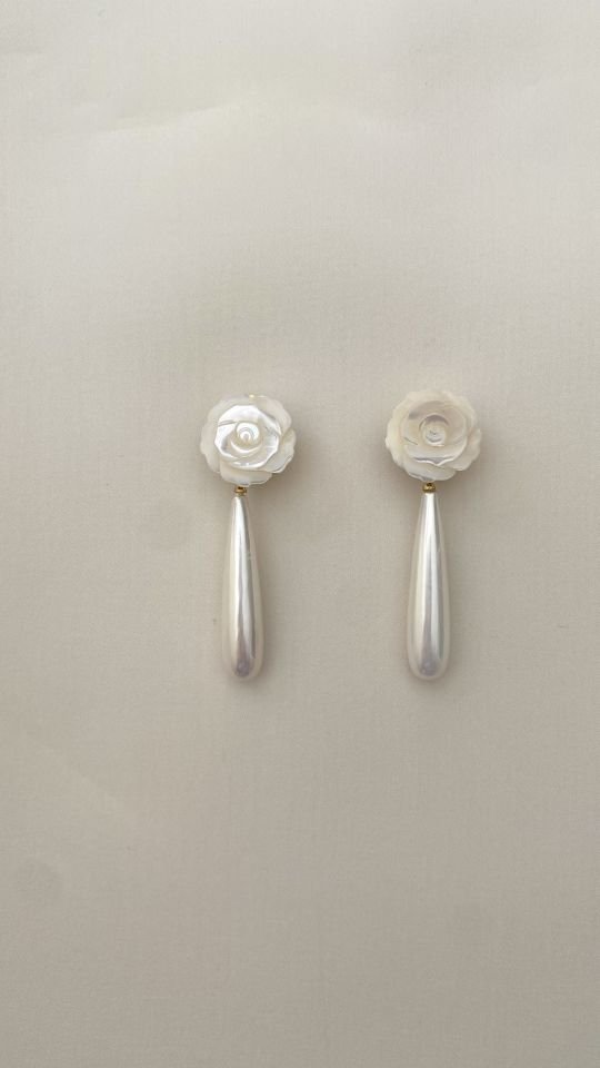 Kamelya Damla İnci Küpe